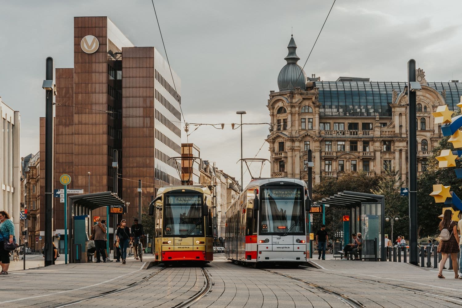Straßenbahnen tagsüber in der Stuttgarter Innenstadt